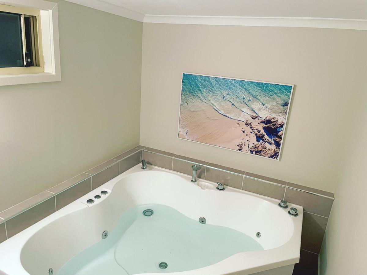 Churchill'S B&B Twin Spa Getaway Studio สวอนซี ภายนอก รูปภาพ