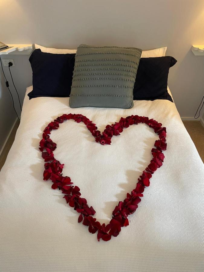 Churchill'S B&B Twin Spa Getaway Studio สวอนซี ภายนอก รูปภาพ