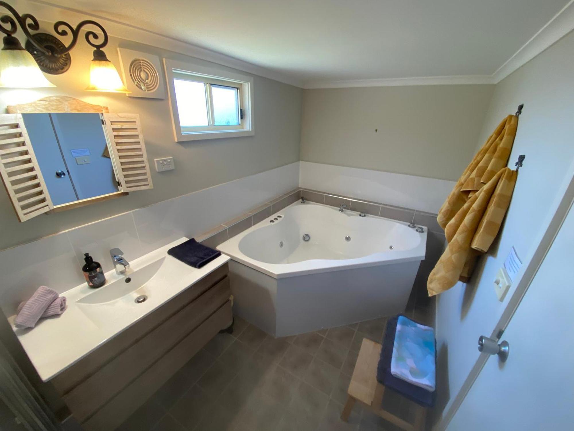 Churchill'S B&B Twin Spa Getaway Studio สวอนซี ภายนอก รูปภาพ