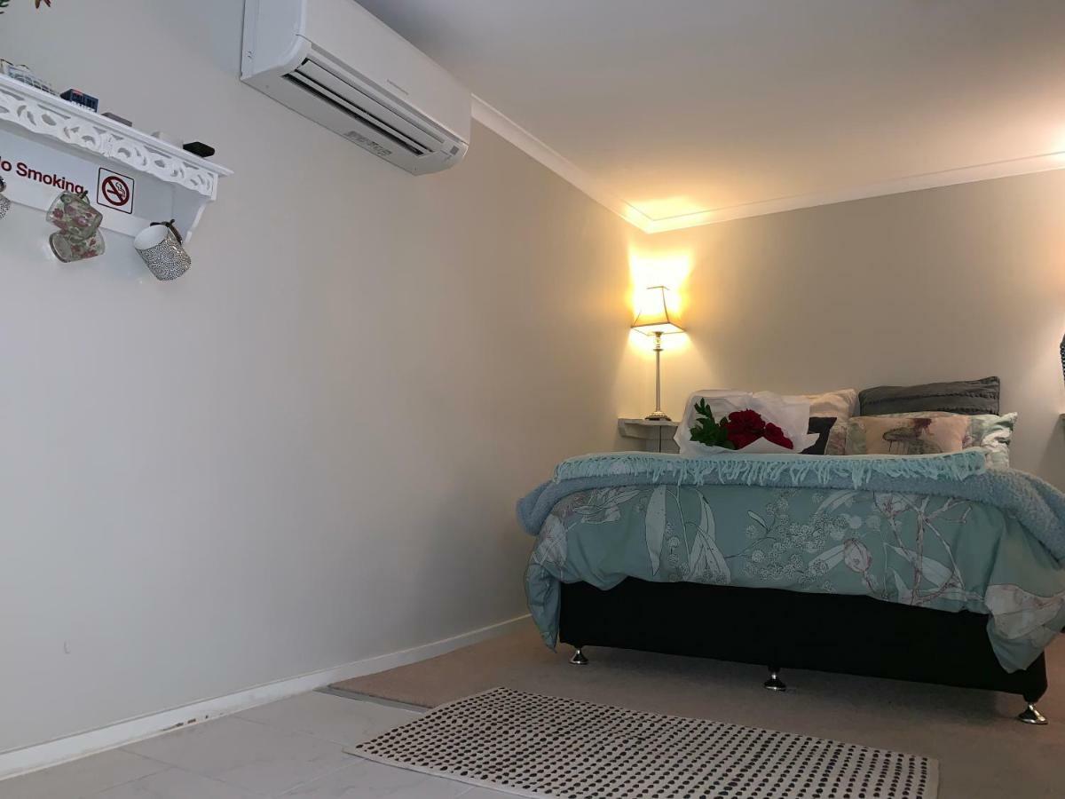 Churchill'S B&B Twin Spa Getaway Studio สวอนซี ภายนอก รูปภาพ