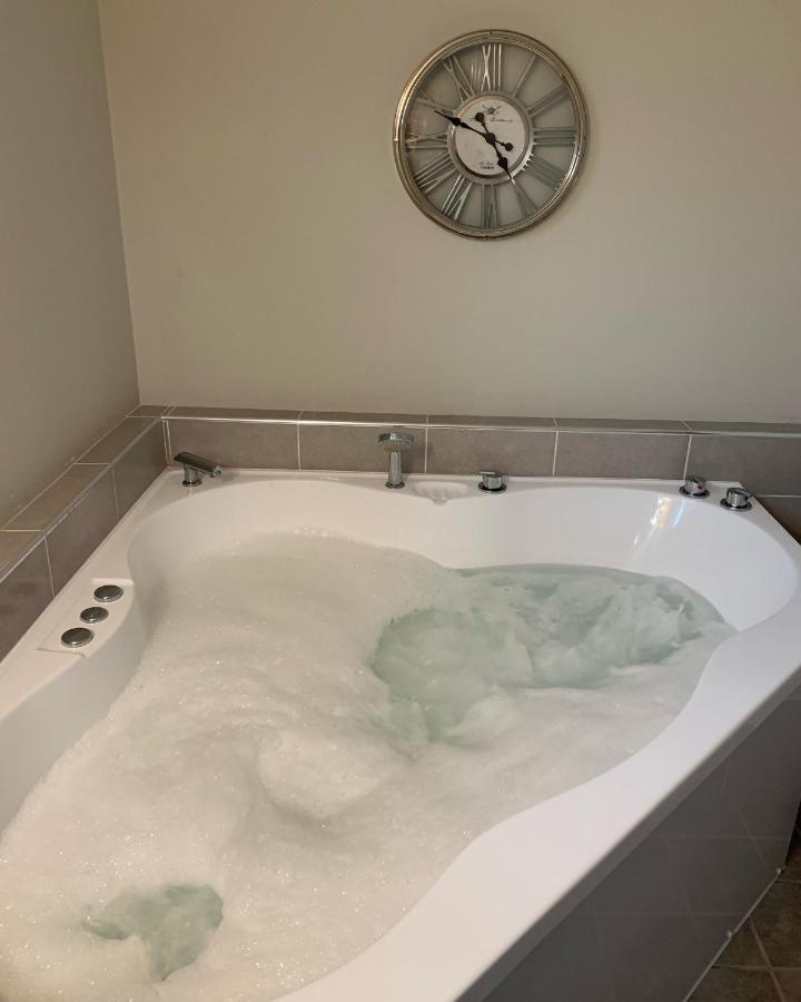 Churchill'S B&B Twin Spa Getaway Studio สวอนซี ภายนอก รูปภาพ